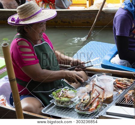 Bangkok, Tahiland - 2019-03-03 - Women Sell Food From Boats At The Floating Market