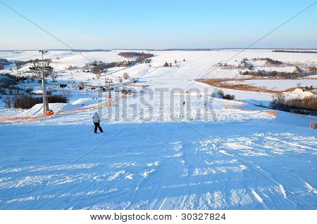 Panorama na svahu lyžařské letovisko Vodyaniki, Cherkasi Region, vesnice Vodyaniki, Ukrajina