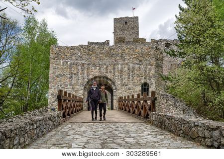 Strecno, Slovakia - May 1: Visitors In Front Of  Castle Strecno On May 1, 2019 In Strecno