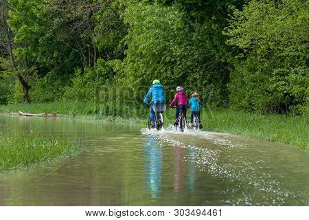 Munich, Isar, Brudermuehlbruecke, Mai 22, 2019: Storm Deep Axel Is Flooding The Isar In Munich, Bike