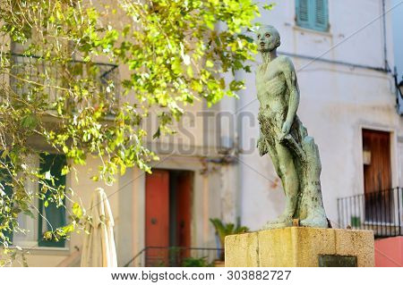 Corniglia, Italy - November 20, 2018: The Monument To Those Who Fell In Corniglia In 1926.