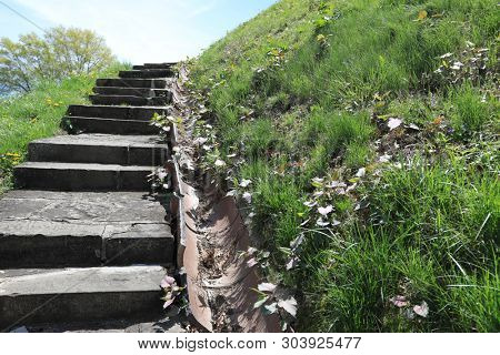 Moundsville, West Virginia, just outside of Wheeling, is home to the Grave Creek Mound.  This historic burial mound was built by the Arena people sometime before Christ.  