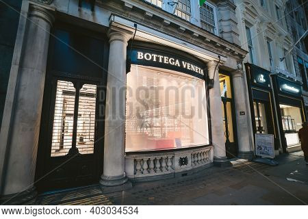 London | Uk -  2020.11.07: Bottega Veneta In The Evening Closed During The Covid 19 Lockdown