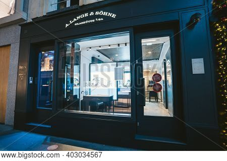 London | Uk -  2020.11.07: A.lange & Sohne Store In The Evening Closed During The Covid 19 Lockdown