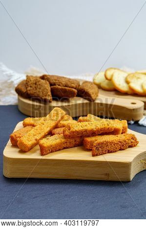Crispy Bread Cubes, Dry Re Crumbs, Rusks, Crouton Or Brown Roasted Crackers. The Use Of Bread Food W