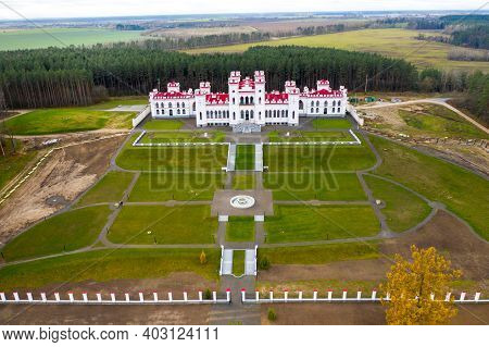 Puslovsky Palace. Autumn Kossovsky Castle In Belarus