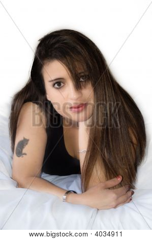 ベッドの上の女性