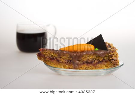 Negro café y pastel de zanahoria