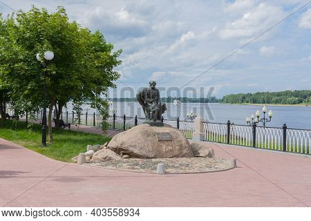 Russia July 1, 2020 Rybinsk, View Of The Burlak Monument, Photo Taken On A Sunny Summer Day On The V