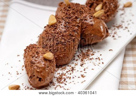 ขนมช็อคโกแลตมูส Quenelle