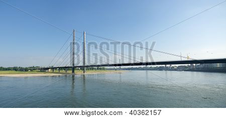 สะพานเหนือแม่น้ำไรน์