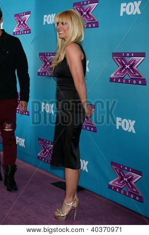 LOS ANGELES - DEC 17: Britney Spears na 'X faktor' sezóny finále tiskové konferenci na CBS Televi