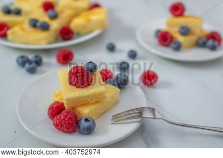 Sweet Home Made Vanilla Pudding Pie With Berries