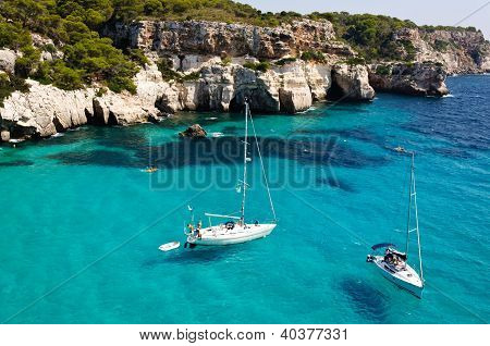 Pláž Cala Macarella v Menorca, Španělsko