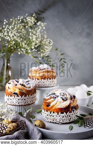 Easter Cake Kraffin. Craffins With Raisins, Candied Fruits And Sprinkled With Powdered Sugar. Close-