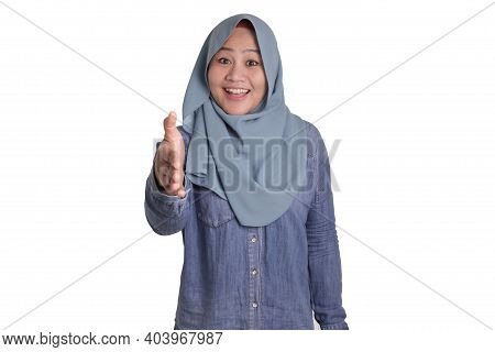 Portrait Of Muslim Businesswoman Offers Hand Shake, Deal Partnership Agreeement Concept, Selective F