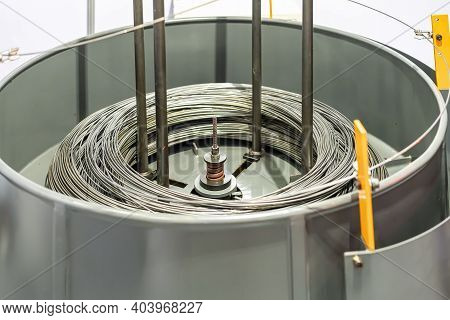 Material Roll Stainless Wire Or Steel In Rotation Round Tank For Feed To Continuous Automatic Bendin