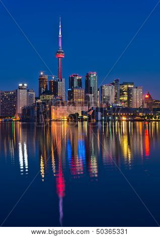Vibrant Toronto Skyline With Reflection