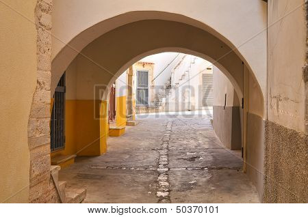 Alleyway. Rodi Garganico. Puglia. Italy.