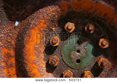 Kolo vypeckovaných traktoru