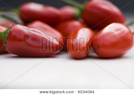 Pieni punainen kuumat paprikat