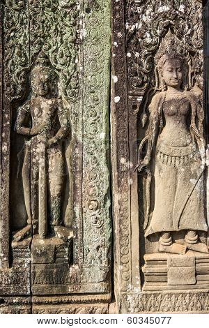 Bas-relief on the walls of the Angkor Watt