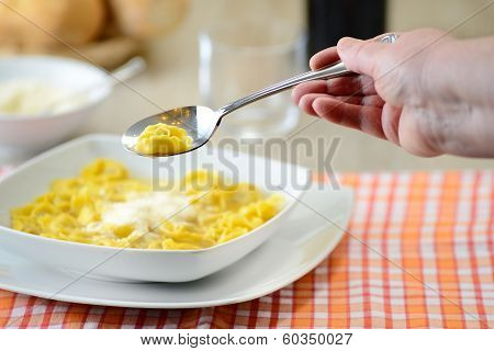 Ravioli in brodo
