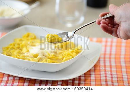 Ravioli in brodo