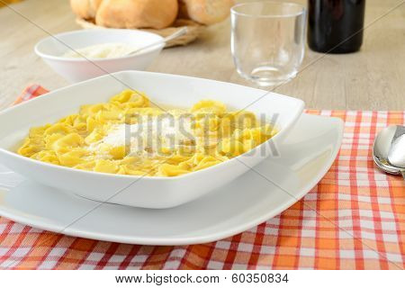 Ravioli in brodo