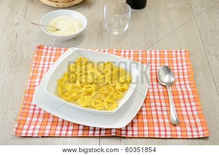 Ravioli in brodo
