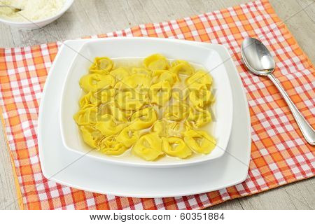 Ravioli in brodo