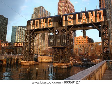 Gantry Plaza State Park