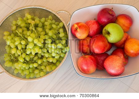 Fruits in the bown on table