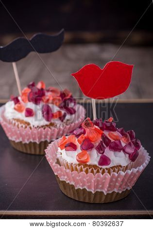 cupcakes with cream cheese frosting decorated