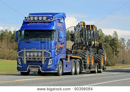 Volvo FH Truck Hauls Ponsse Forest Harvester