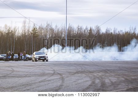 Old-car Bmw 5-series E39 To Drift
