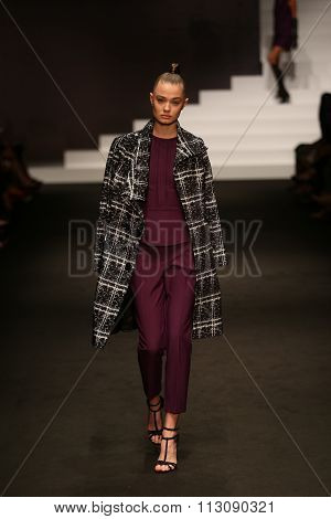 Adl Cengiz Abazoglu Catwalk