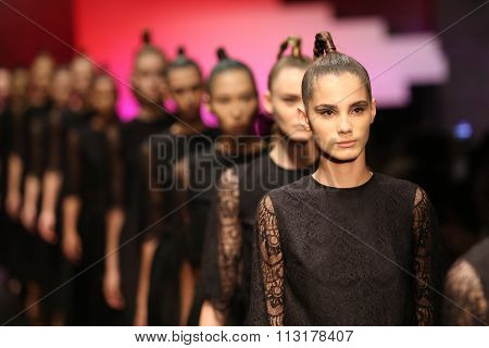Adl Cengiz Abazoglu Catwalk