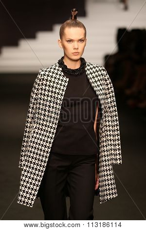 Adl Cengiz Abazoglu Catwalk