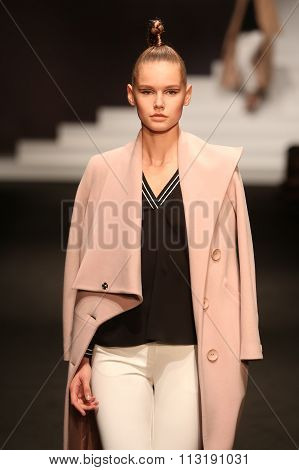 Adl Cengiz Abazoglu Catwalk