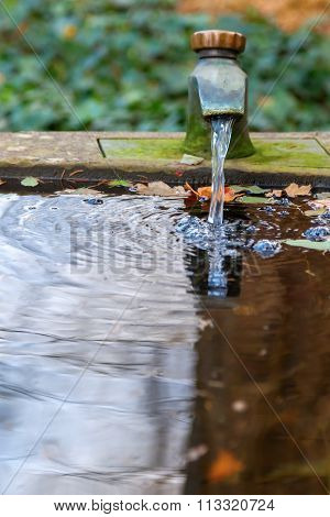 tap at a stone abreuvoir
