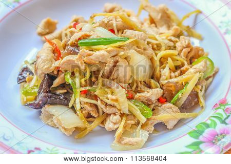 Chicken fried with ginger, Thai dish of chicken
