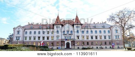 Lugoj City Hall Editorial