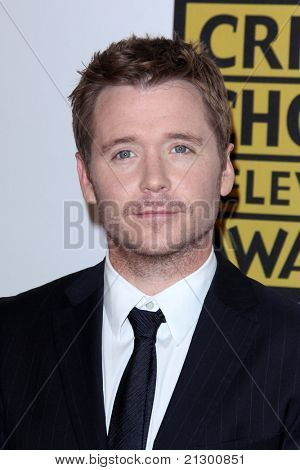 LOS ANGELES - JUN 20: Kevin Connolly arriva presso il 1 ° Annual Critics' Choice Television Awards presso