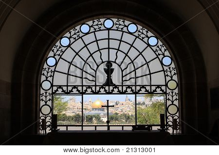 Okno v kostele Dominus Flevit
