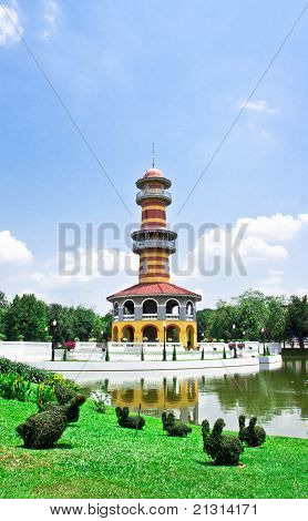 Красочный холл