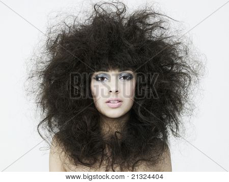 Foto des jungen schöne Frau mit herrlichen dunklem Haar