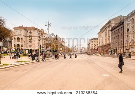 People On Khreschatyc Street In Kiev.
