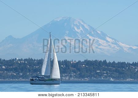 Ex racing sailboat charters for afternoon and sunset sails