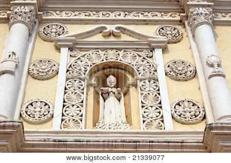 Santo na parede da Igreja
